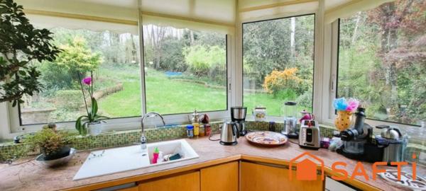 Propriété de caractère, 2 habitations, 304 m², 9 pièces avec jardin.