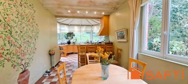 Propriété de caractère, 2 habitations, 304 m², 9 pièces avec jardin.