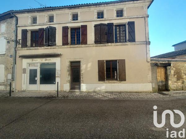 Maison 6 pièces de 300 m² à La Rochefoucauld (16110)