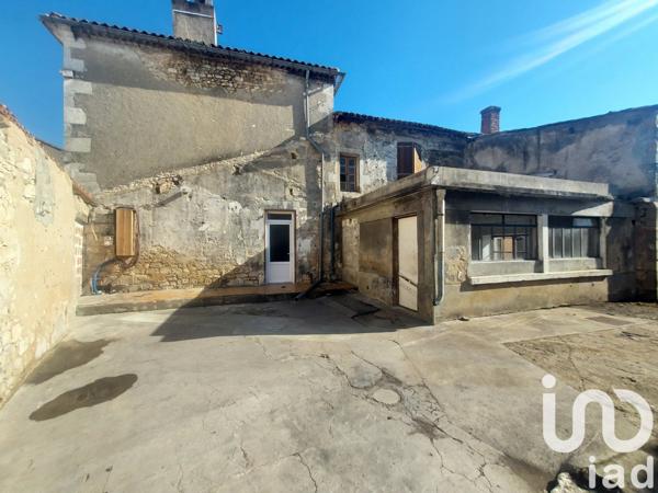 Maison 6 pièces de 300 m² à La Rochefoucauld (16110)