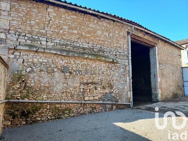 Maison 6 pièces de 300 m² à La Rochefoucauld (16110)