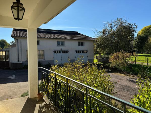 Espace de vie , tout de plain-pied   -   Ateliers & garages !