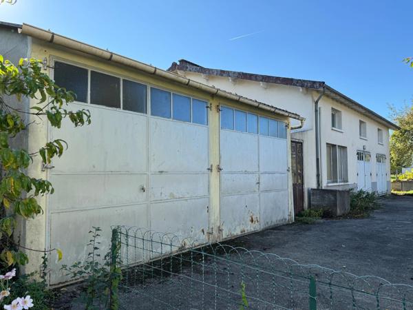 Espace de vie , tout de plain-pied   -   Ateliers & garages !