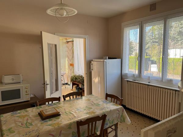 Espace de vie , tout de plain-pied   -   Ateliers & garages !