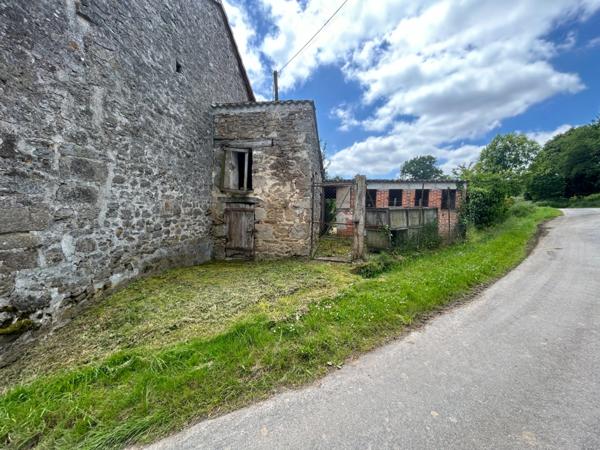 Grange de 170m2 avec dépendance de 20m2 sur une parcelle de terrain d’une surface de 653m2.