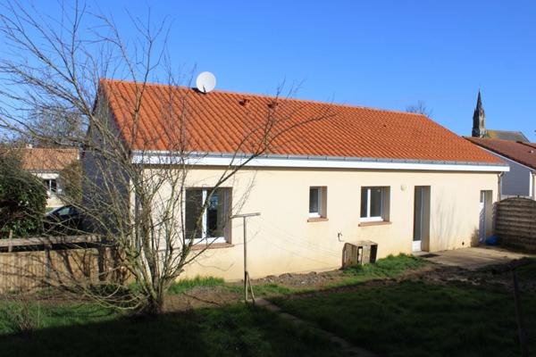 Maison de plain-pied non mitoyen à vendre 5 pièces Saint Quentin en Mauges 49)