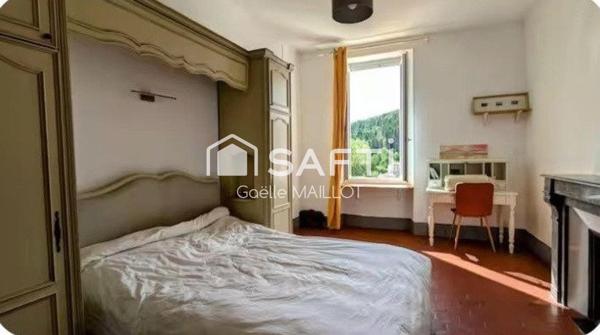 Immeuble de 3 appartements avec jardin de 140m² .