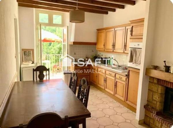 Immeuble de 3 appartements avec jardin de 140m² .
