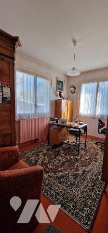 Maison à Vendre à Thouars (79100) en Deux-Sèvres (79)

Cette maison de 148 m² située à Thouar...