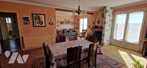 Maison à Vendre à Thouars (79100) en Deux-Sèvres (79)

Cette maison de 148 m² située à Thouar...