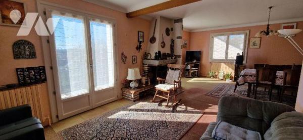 Maison à Vendre à Thouars (79100) en Deux-Sèvres (79)

Cette maison de 148 m² située à Thouar...