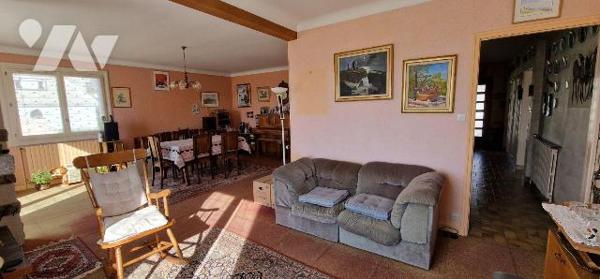 Maison à Vendre à Thouars (79100) en Deux-Sèvres (79)

Cette maison de 148 m² située à Thouar...