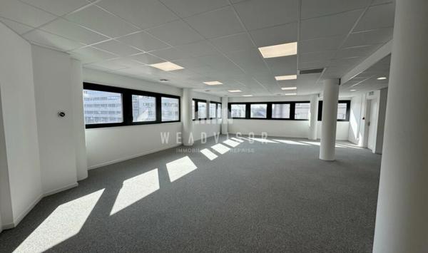 A LOUER : PLATEAU DE BUREAUX DE 405,43 M² AVEC 7 STATIONNEMENTS EN SOUS SOL