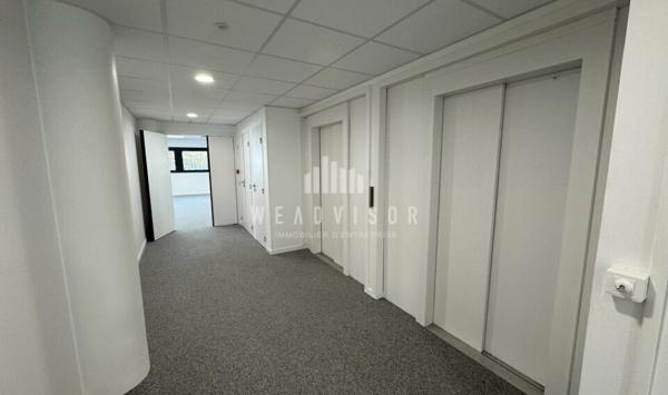 A LOUER : PLATEAU DE BUREAUX DE 405,43 M² AVEC 7 STATIONNEMENTS EN SOUS SOL