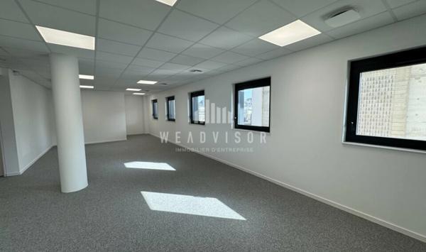 A LOUER : PLATEAU DE BUREAUX DE 405,43 M² AVEC 7 STATIONNEMENTS EN SOUS SOL