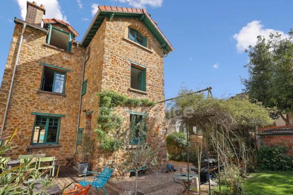 Belle meulière de caractère - 192m²- Terrain 582 m²