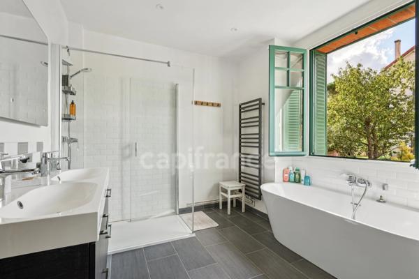 Belle meulière de caractère - 192m²- Terrain 582 m²