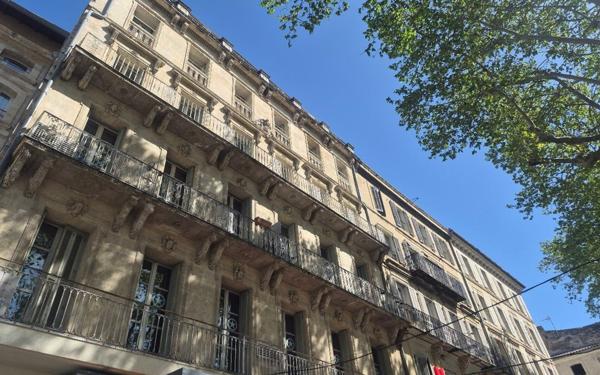 Appartement à vendre    3 pièces • 184 m2 Avignon