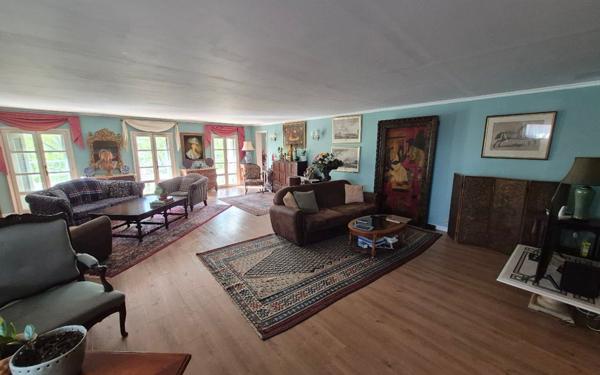 Appartement à vendre    3 pièces • 184 m2 Avignon