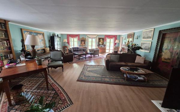 Appartement à vendre    3 pièces • 184 m2 Avignon