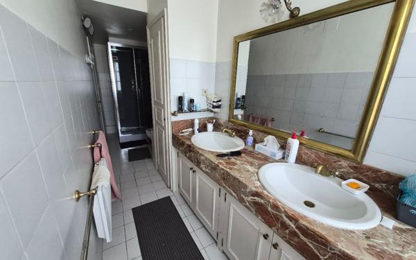Appartement à vendre    3 pièces • 184 m2 Avignon