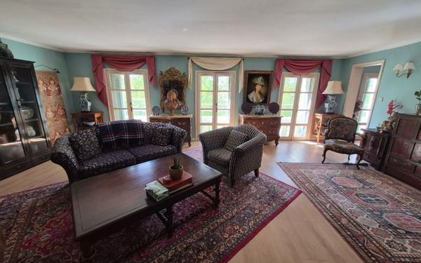 Appartement à vendre    3 pièces • 184 m2 Avignon