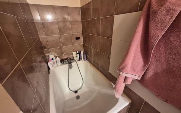 Appartement à vendre    3 pièces • 184 m2 Avignon