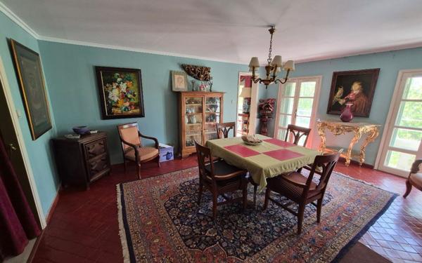 Appartement à vendre    3 pièces • 184 m2 Avignon
