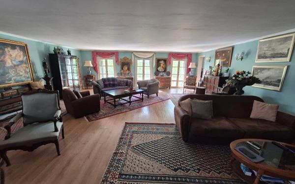 Appartement à vendre    3 pièces • 184 m2 Avignon