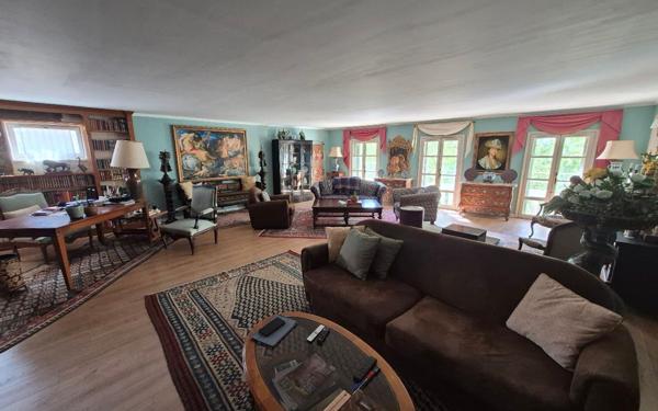 Appartement à vendre    3 pièces • 184 m2 Avignon