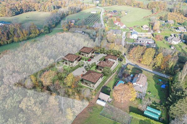 Cercier , un village charmant où il fait bon vivre :  belle parcelle de terrain d'une superficie de 504 m2 , prête à accueillir votre projet de maison individuelle, située dans un nouveau lotissement paisible, comprenant 5 parcelles résidentielles. 

Ce terrain bénéficie d'une réglementation favorable , vous offrant la liberté de créer une villa qui correspond à vos envies et besoins.

Le terrain est libre de constructeur.

Visites et présentation avec Séverine TOSI .