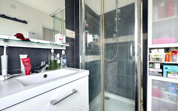 Appartement à vendre    2 pièces • 33 m2 Pélissanne