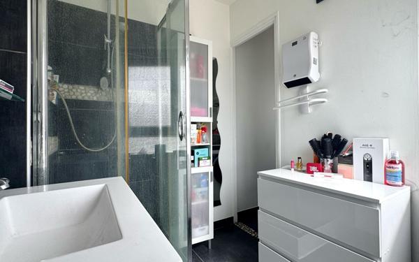 Appartement à vendre    2 pièces • 33 m2 Pélissanne