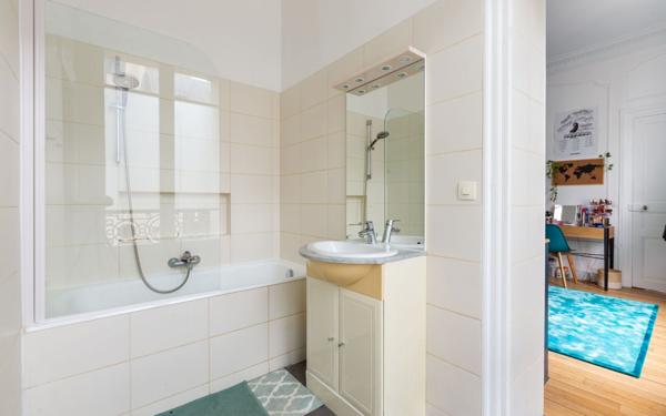 Appartement à vendre    5 pièces • 156,92 m2 Paris 17