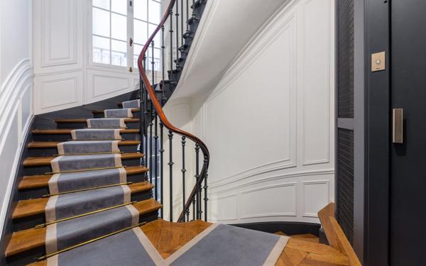 Appartement à vendre    5 pièces • 156,92 m2 Paris 17