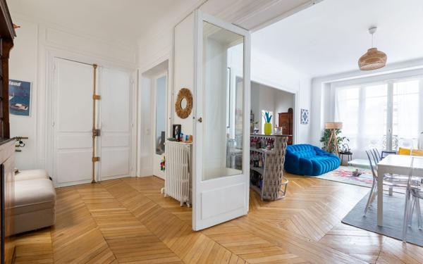 Appartement à vendre    5 pièces • 156,92 m2 Paris 17