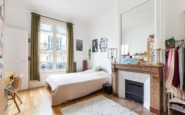 Appartement à vendre    5 pièces • 156,92 m2 Paris 17