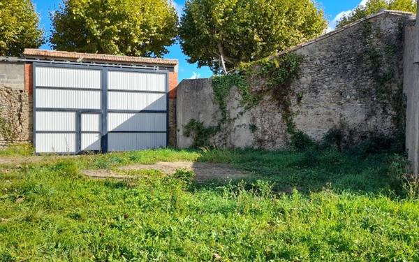 Stationnement à vendre    Saint-Hilaire