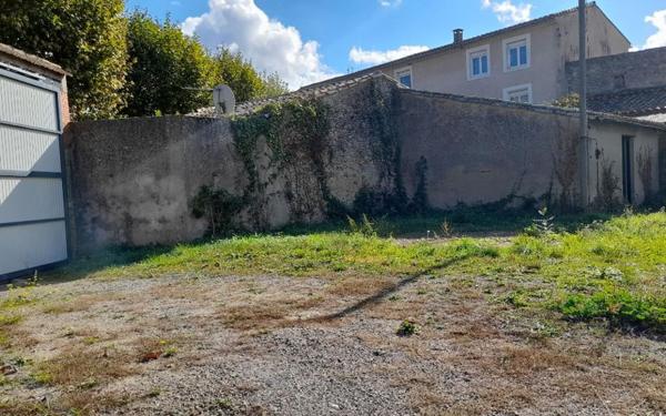 Stationnement à vendre    Saint-Hilaire