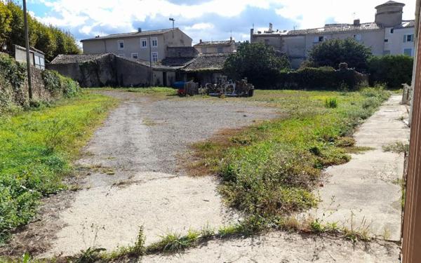 Stationnement à vendre    Saint-Hilaire