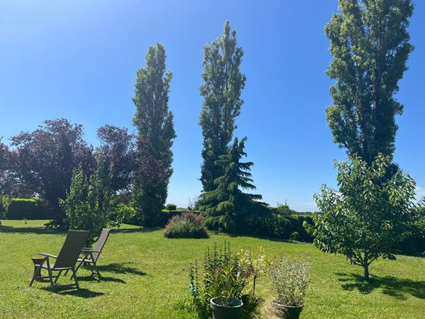 Maison Saint-ay 8 pièce(s) 209 m2