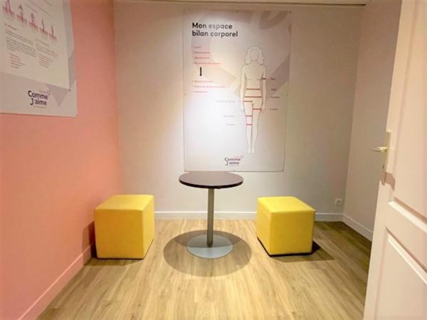 Murs commerciaux
                                                                                                                                                                                                                                                                                                                                                                                                                                            100  m²