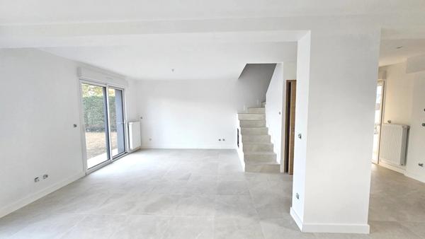 Maison récente 4 pièces - THOIRY PROCHE