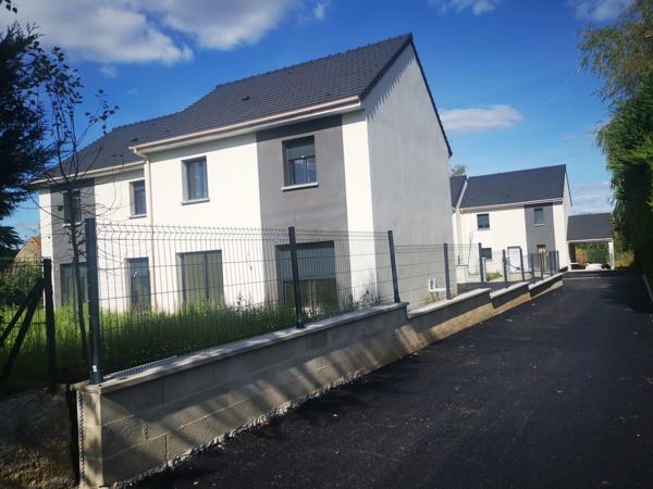 Maison récente 4 pièces - THOIRY PROCHE