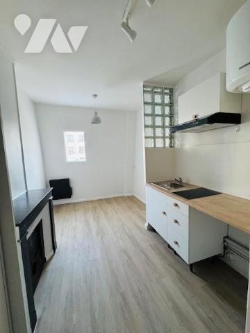 NEUILLY SUR SEINE - METRO PORTE MAILLOT (L1) / RER E - STUDETTE 13,29 m². 