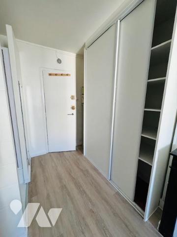 NEUILLY SUR SEINE - METRO PORTE MAILLOT (L1) / RER E - STUDETTE 13,29 m². 