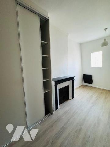 NEUILLY SUR SEINE - METRO PORTE MAILLOT (L1) / RER E - STUDETTE 13,29 m². 