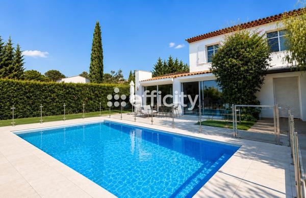 Maison
         5 pièces
        - 145 m² Bien prestige 1 582 500 € *
