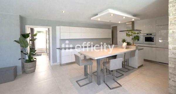 Maison
         5 pièces
        - 145 m² Bien prestige 1 582 500 € *