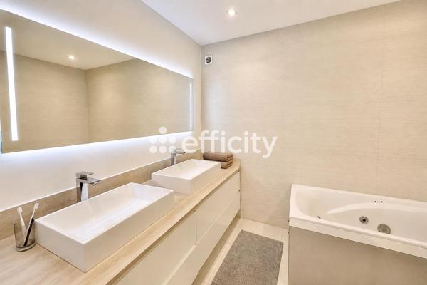 Maison
         5 pièces
        - 145 m² Bien prestige 1 582 500 € *